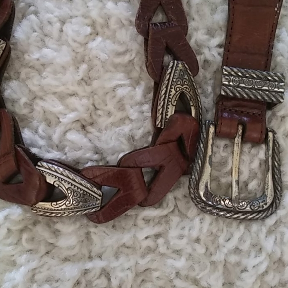 Leather And Metal Linked Belt. - Picture 3 of 5